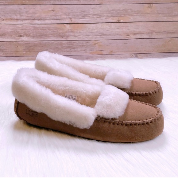 UGG Shoes - UGG Women’s Dakota Spill Seam Chestnut Moccasin Slippers